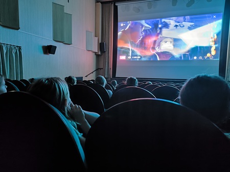 Pouk drugače - ogled filma